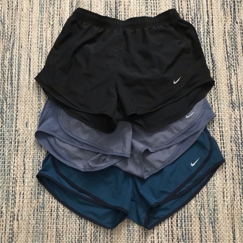 Women’s Nike Tempo Lot Dri-Fit Size L